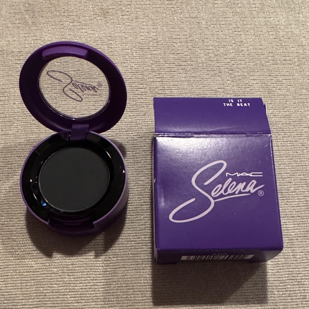 MAC Cosmetics Selena Eyeshadow in Deep Black